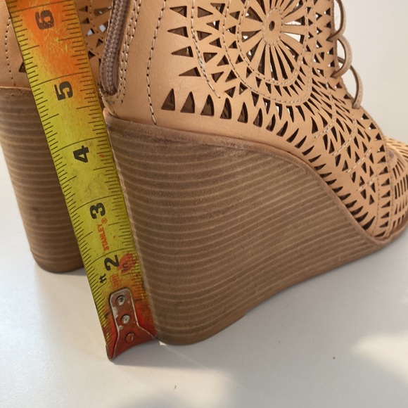Jeffery Campbell lace front wedge with zipper back size 11 - Picture 9 of 9